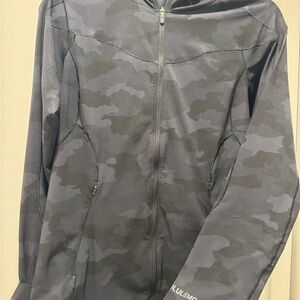 Lululemon Black Camo Hooded Windbreaker - Sz. 6